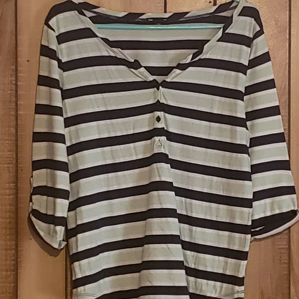 Gap larger shirt